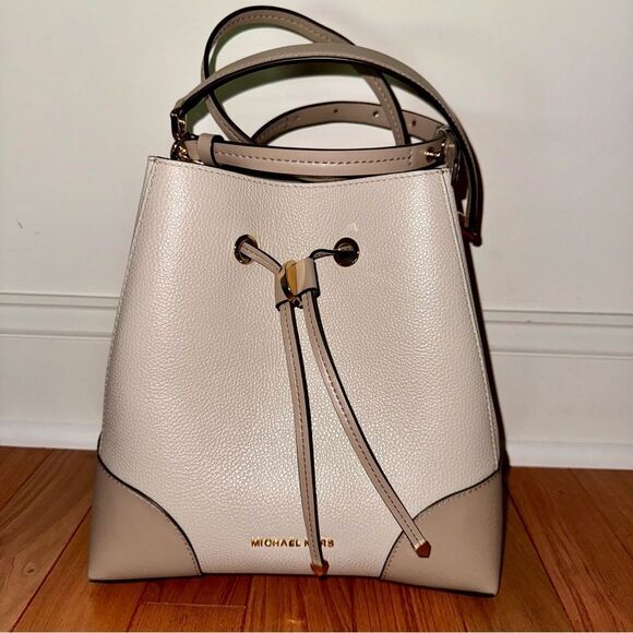 Michael Kors Mercer Gallery Medium Two-Tone Pebbled Leather Shoulder Bag - Picture 4 of 16